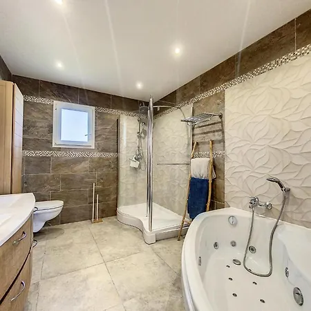 Caramontinu Serena à Pinarello, Proche Plage, Vue Mer, Piscine Chauffée