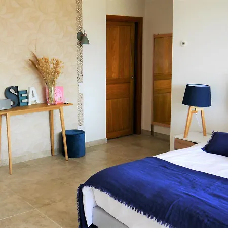 Caramontinu Serena à Pinarello, Proche Plage, Vue Mer, Piscine Chauffée Villa *