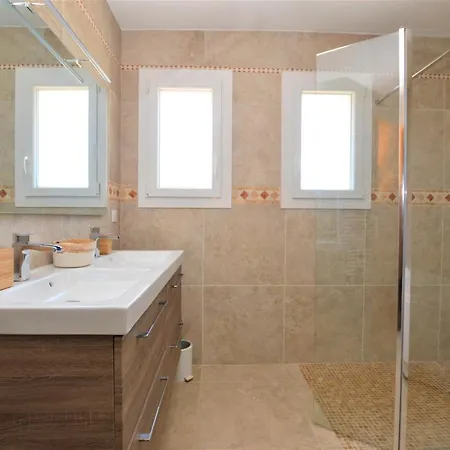 Villa Caramontinu Serena à Pinarello, Proche Plage, Vue Mer, Piscine Chauffée Zonza