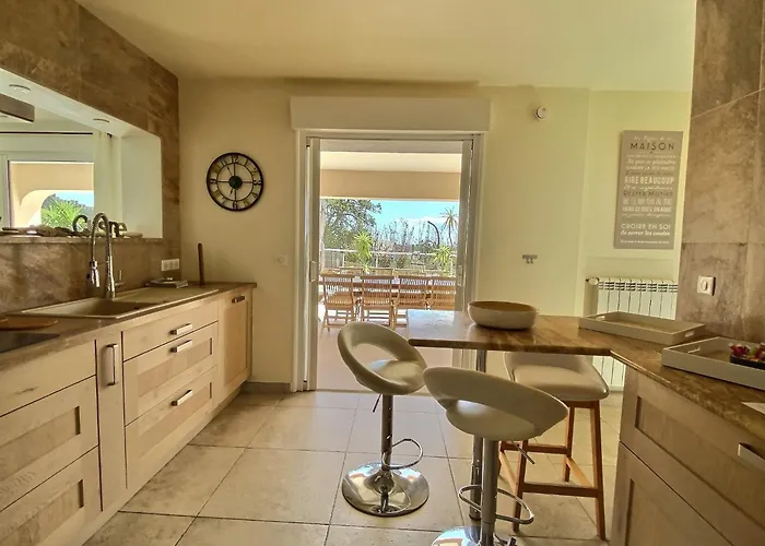 Caramontinu Serena A Pinarello, Proche Plage, Vue Mer, Piscine Chauffee 宗扎